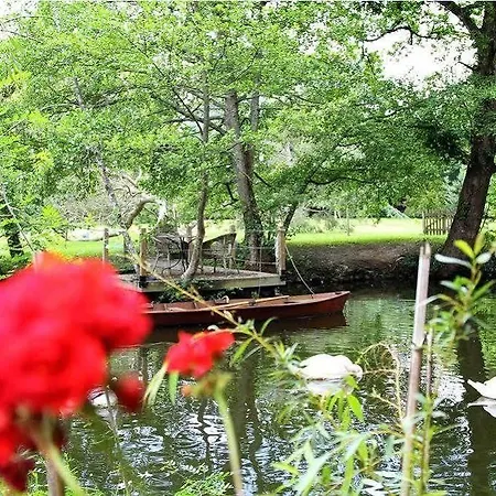 Chateau Du Bois De La Noe Bed & Breakfast 3*