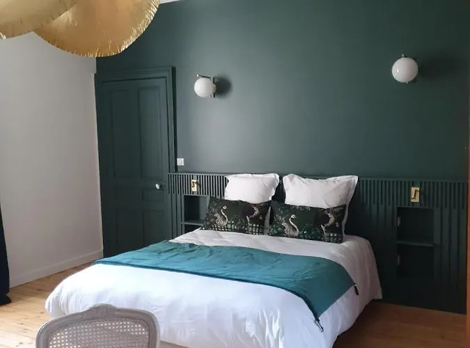 D'hôtes Château Du Bois De La Noe Couette-café 3*