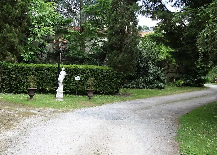 Chateau Du Bois De La Noe Bed & Breakfast 3*